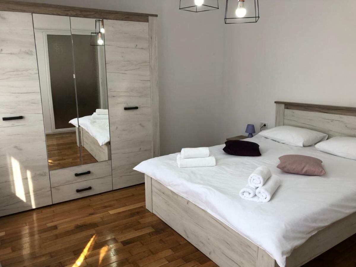 Casa Alise-Luise Appartement Braşov Buitenkant foto