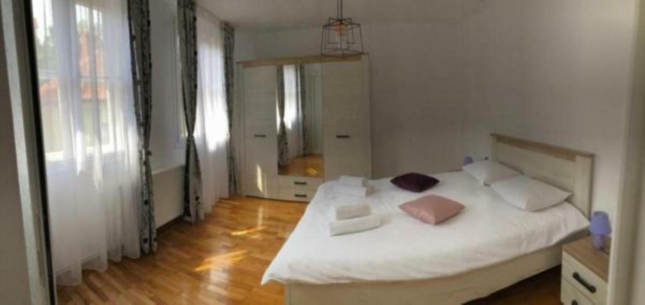 Casa Alise-Luise Appartement Braşov Buitenkant foto