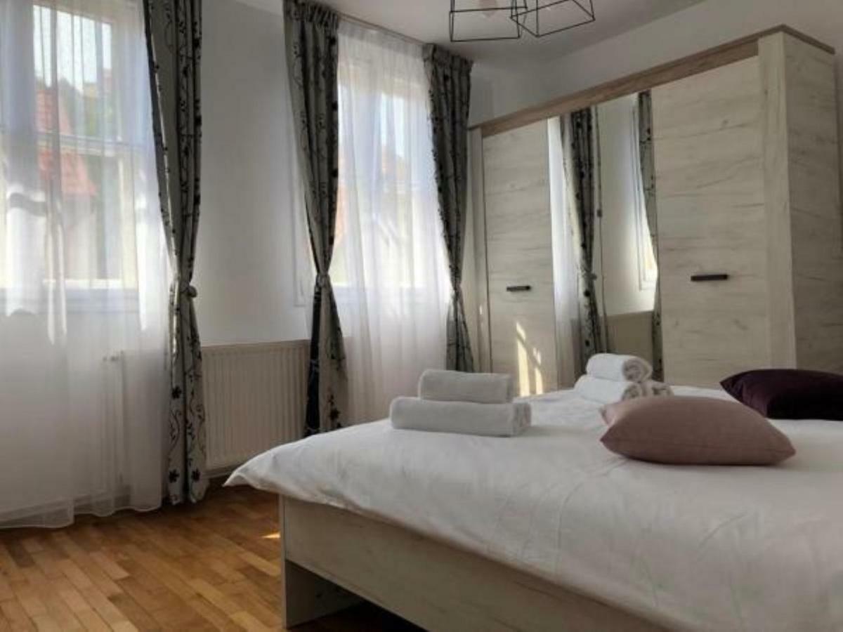 Casa Alise-Luise Appartement Braşov Buitenkant foto